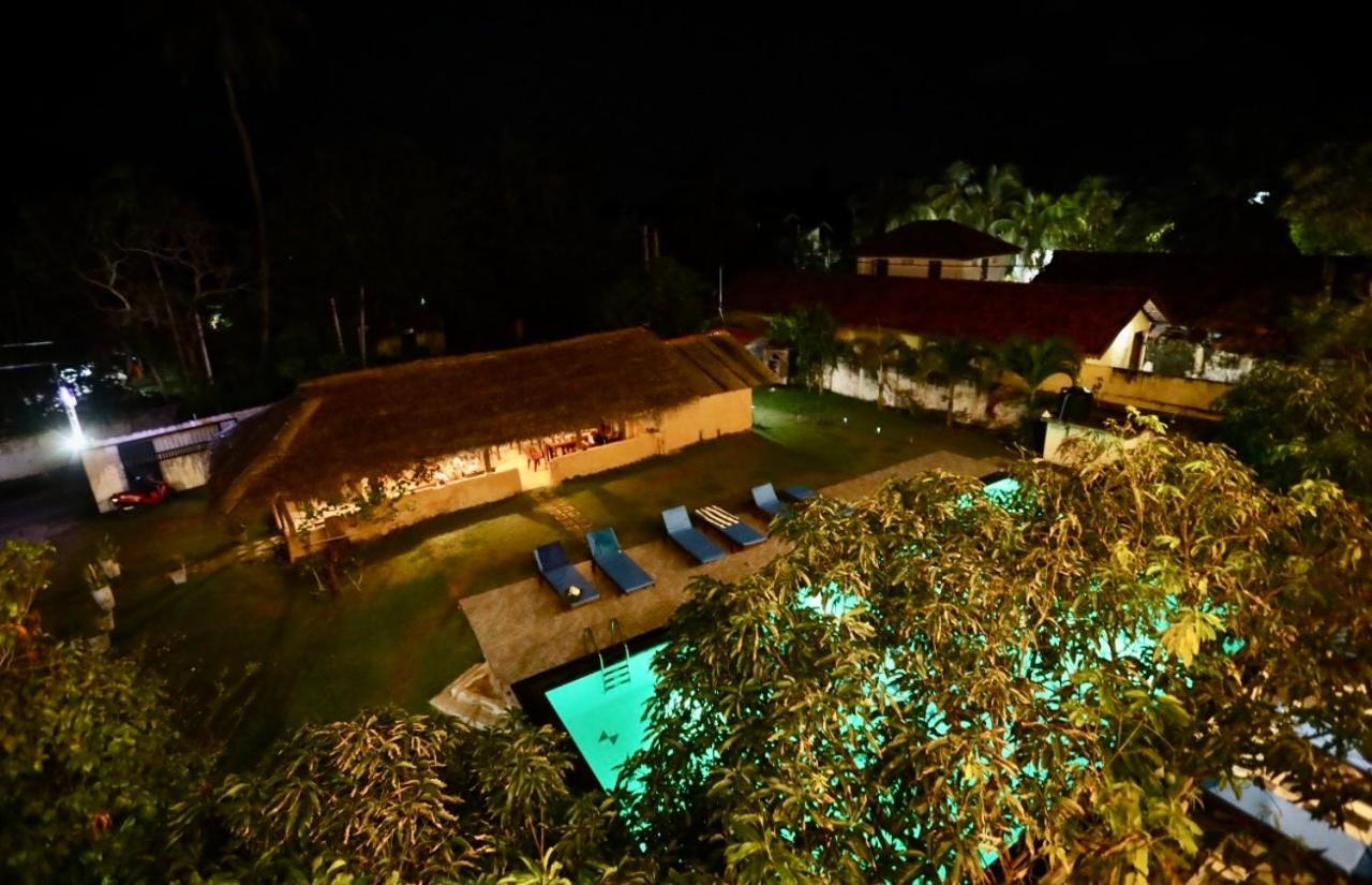 Wavelength Hotel Mirissa Exterior photo